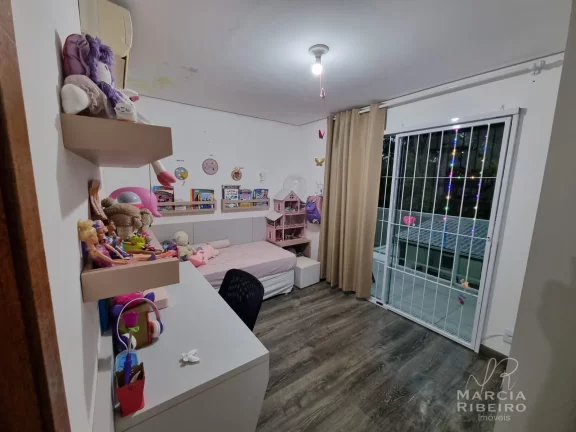 Imagem Casa Geminada no bairro Ingleses do Rio Vermelho com 3 dormitórios