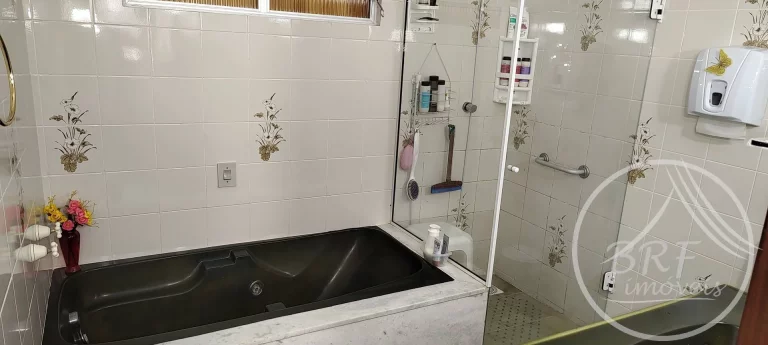 Imagem Vendo Casa Plana em Barreiros São José SC três dormitórios suíte, piscina.