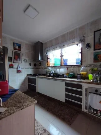 Imagem Casa em Condomínio para Venda em Teresópolis / RJ no bairro Araras