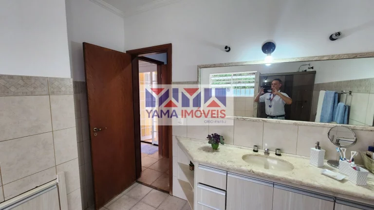 Imagem Casa a venda perto do Ribeirão Shopping em excelente estado de conservação