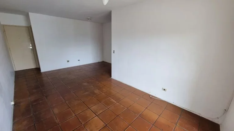 Imagem PITANGUEIRAS- AMPLO APARTAMENTO COM 2 DORMITÓRIOS + 3º DORMITÓRIO REVERSÍVEL , 02 VAGAS DE GARAGEM NO PRÉDIO.