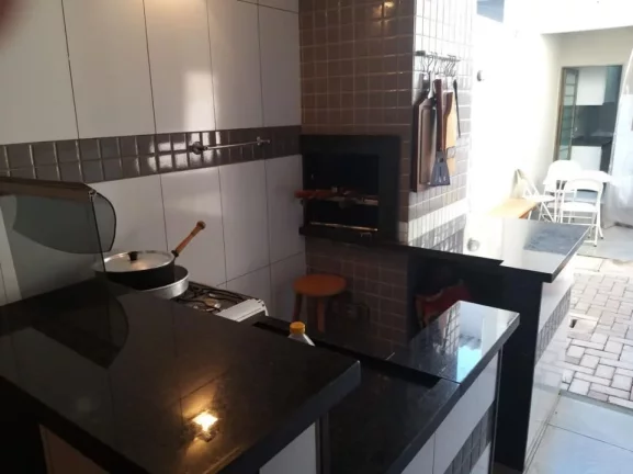 Imagem Casa Usada para Venda em Maringá, Jardim Olímpico, 4 dormitórios, 1 suíte, 2 banheiros, 3 vagas