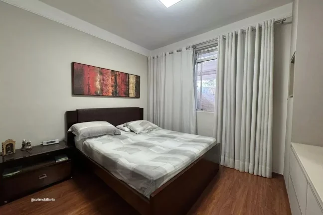 Imagem Localizado em Belo Horizonte, este apartamento de 97 metros quadrados oferece um espaço confortáve...