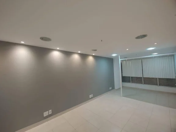 Imagem Sala Comercial na torre do Norte Shopping 45m2 toda reformada