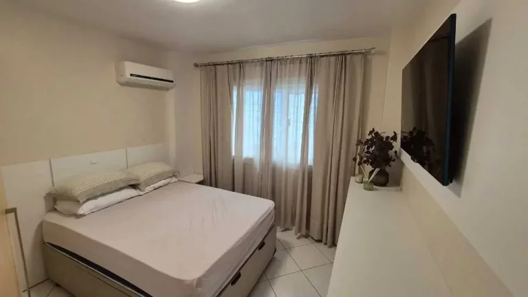 Imagem Apartamento quadra mar com 3 dormitórios sendo 1 suíte e 1 vaga em Meia Praia - Itapema/SC