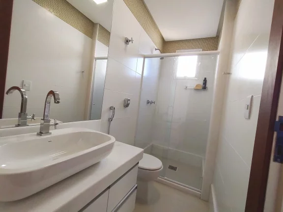 Imagem Apartamento Alto Padrão, 04 Suites, 03 Salas, DCE, Varanda Gourmet, Frente Mar, 03 Vagas de Garagem, Beira Mar, Praia do Morro, Guarapari - ES
