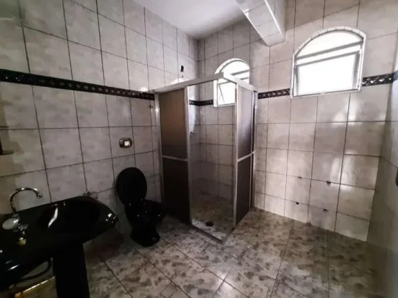 Imagem Casa aconchegante com cozinha com armários planejados, terraço amplo coberto e uma vaga de garagem localizado no bairro Santa Efigênia em Barbacena