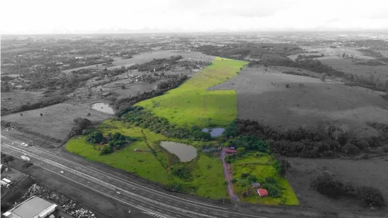 EXCELENTE ÁREA COM FRENTE PARA RODOVIA ANHANGUERA NA CIDADE DE LIMEIRA/SP. COM 283.140 M² COM 270 ...
