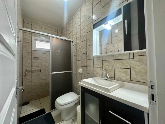 Imagem Casa com 3 dormitórios e 2 vagas, 850m da praia do Gravatá - Navegantes/SC