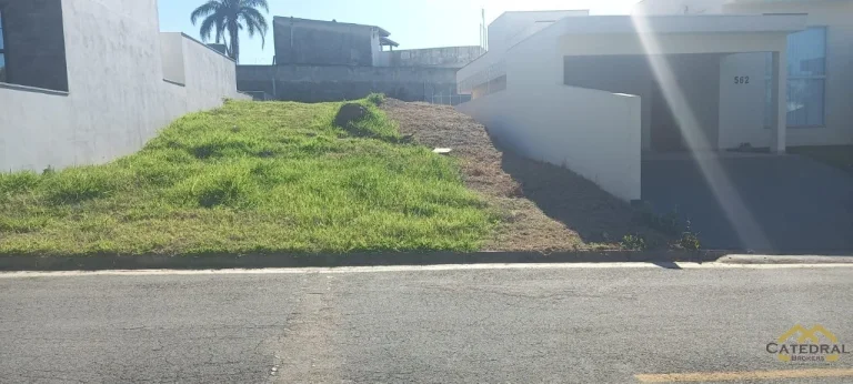Imagem Terreno no condomínio Chacur à venda em Várzea Paulista - SP