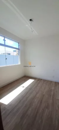 Imagem Casa com 03 quartos sendo 01 suíte em condomínio !!