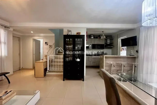 Imagem Localizada em um dos bairros mais desejados de Campinas, esta casa em condomínio na Chácara Primav...