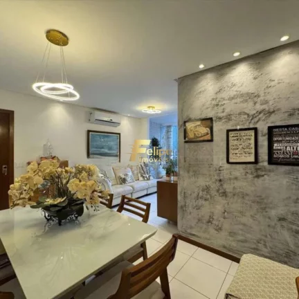 Imagem Desfrute da vida à beira-mar neste encantador apartamento de 02 quartos, localizado na esquina do oceano.
