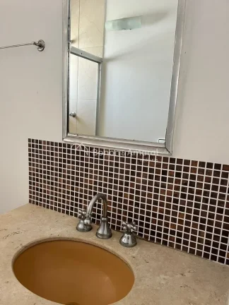 Imagem Localizado no bairro Centro, este apartamento oferece 120 m² de conforto e praticidade, com 2 quart...