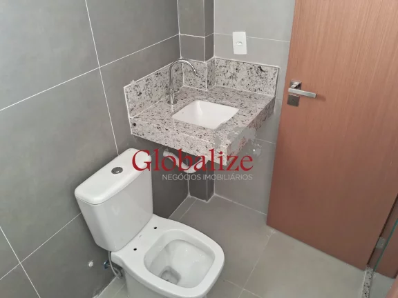 Imagem Casa Sobreposta Alta em Santos no bairro do Embaré próximo a Aparecida com piscina por R$ 1.450.000,00.