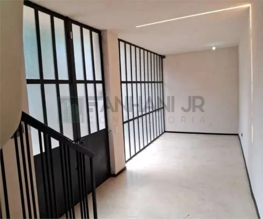 Imagem Casa Comercial de Alto Padrão para Locação em São Paulo-SP, Jardim América: 9 salas, 6 banheiros, 5 vagas, 230m².