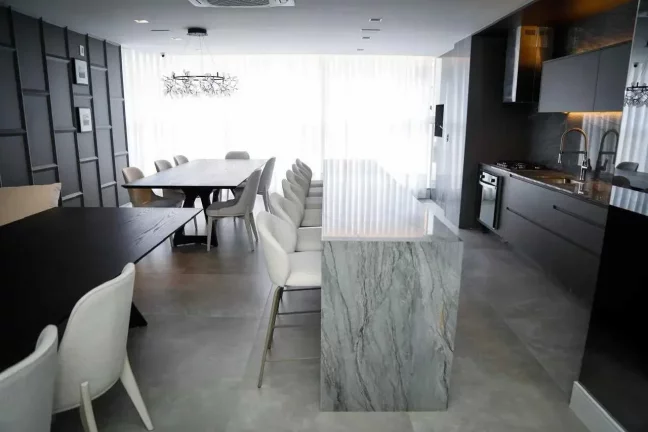 Imagem Apartamento sem mobilia com 2 dormitórios sendo 1 suítes e 1 vagas de garagem em Itajaí