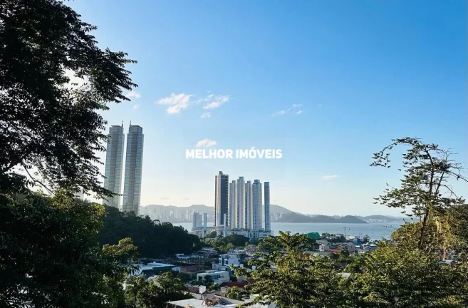 Imagem Terreno á venda com ótima localização em Balneário Camboriú.