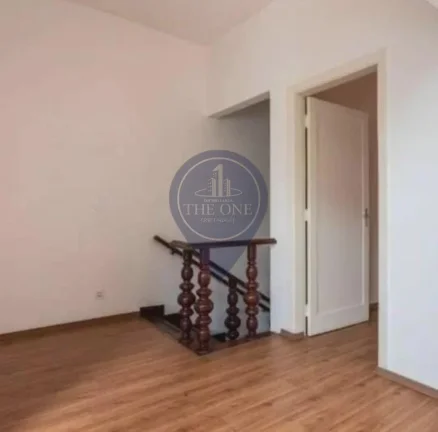 Imagem Casa para locação na Vila Mariana, São Paulo-SP: 9 quartos, 3 banheiros, 5 vagas de garagem e 414m² de área.