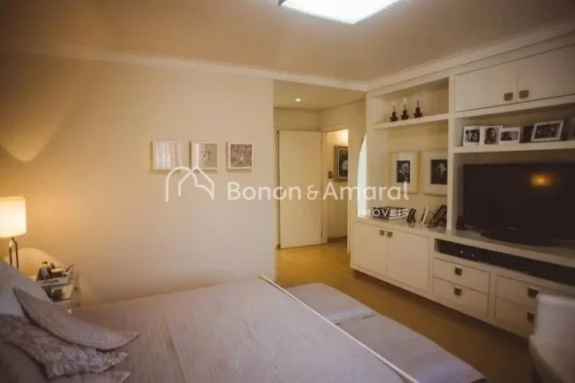 Imagem Casa de condomínio com 498 m² e 6 quartos