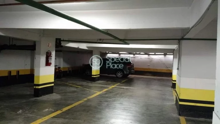 Imagem Ótimo apartamento com 144m², na Rua Urimonduba, Itaim Bibi. Living amplo com grandes janelas propo...