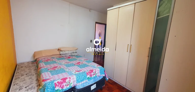 CASA 5 DORMITÓRIOS COM ÓTIMA LOCALIZAÇÃO