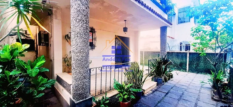 Imagem Casa Duplex com 2 salas, 3 Quartos, 1 suítes, copa cozinha, varanda, Anexo, 3 vagas à venda, 226 M², por R$ 850.000 - Grajaú - Rio de Janeiro/RJ.