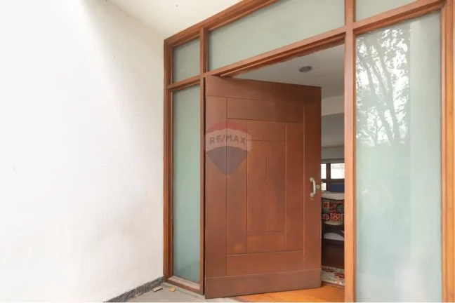 Imagem Casa com 4 suítes e 426 m² construídos, com piscina no melhor da Vila Ida