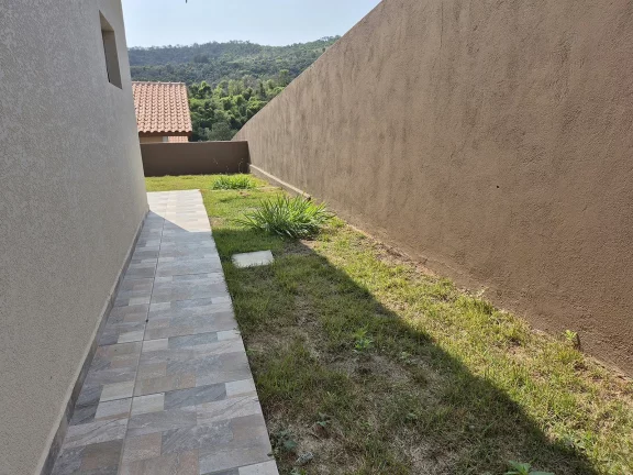 Imagem Casa à venda ou para alugar com 2 quartos, sendo 2 suítes, no condomínio Serra Verde, Atibaia - SP
