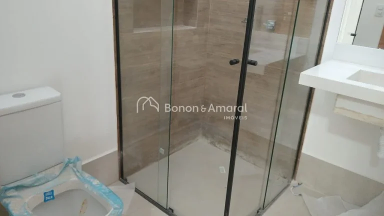 Imagem Excelente casa térrea em condomínio fechado com 234 m² construídos em terreno de 390 m². Condom...