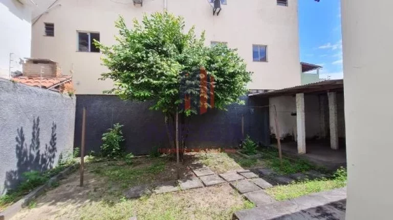 Imagem Excelente casa na região central de vila velha. Próxima a todo tipo de comercio. Situada em rua tra
