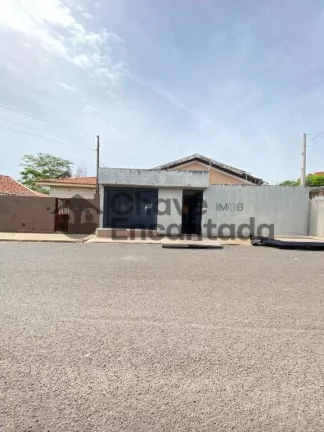 Imagem Casa semiacabada e totalmente estruturada.