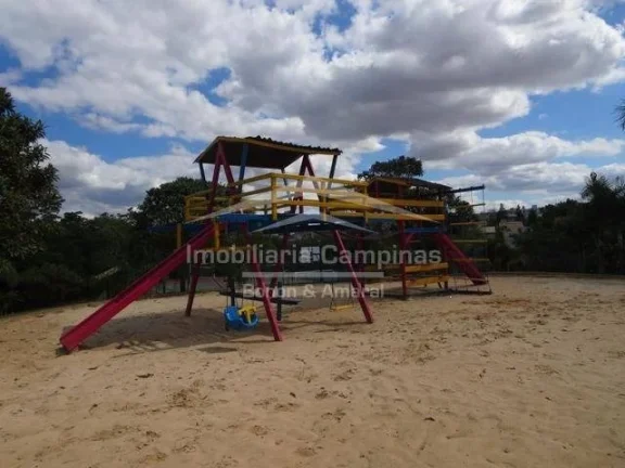 Imagem Linda e espaçosa casa com 472 m² de área construída em um terreno de 560 m². O imóvel possui s...