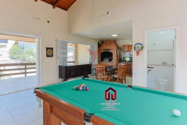 Imagem Casa a venda em Florianópolis SC Bairro Trindade com 4 quartos, sendo 2 suítes ,295m²