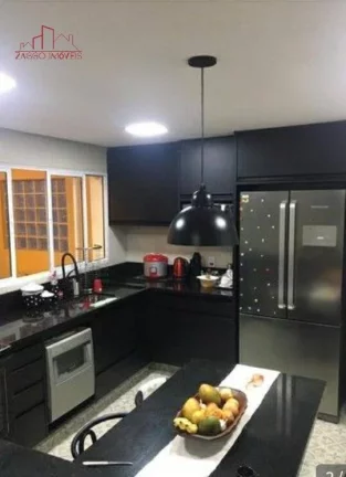Imagem Belíssima casa térrea com piscina - 3 dorms. 160m².