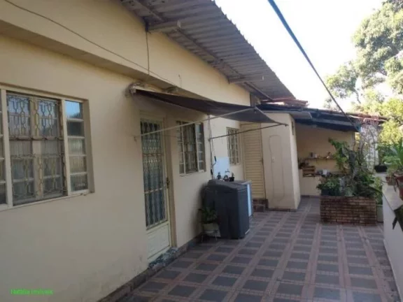 Imagem CASA RESIDENCIAL PARA VENDAS, EM BETIM
*TERRENO COM 2 CASAS INDIVIDUAIS
*1º CASA CONSTITUIDA POR: 3...