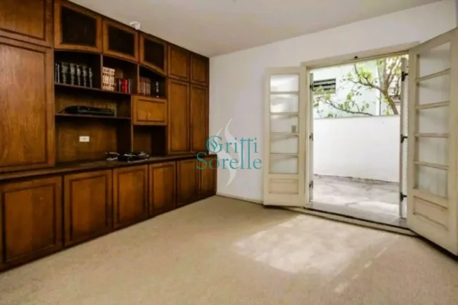 Imagem Casa/Sobrado à Venda na Vila Madalena - São Paulo/SP.