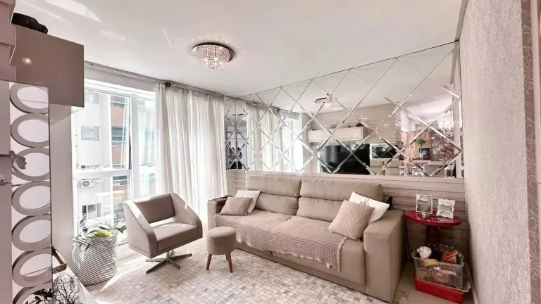 Imagem Apartamento com 4 dormitórios sendo 2 suítes e 2 vagas de garagem no centro de Balneário Camboriú
