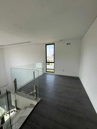 Imagem Casa em condomínio com 4 dormitórios e 4 vagas de garagem em Camboriú