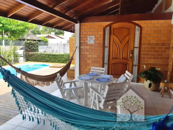 Imagem Casa na quadra da praia de Canasvieiras