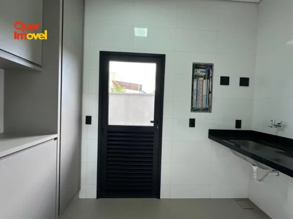 Imagem Imóvel de luxo em condomínio na Vila do Golf em Ribeirão Preto-SP! 4 quartos, 4 suítes, 4 vagas de garagem e 261m². Aproveite! Quer Imóvel Negócios Imobiliários.