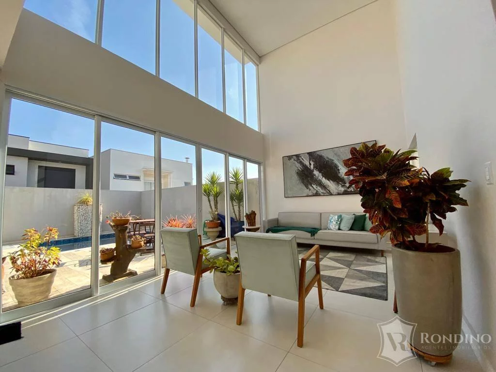 Imagem Casa Sobrado Condomínio Le France. Arquitetura Neoclássica