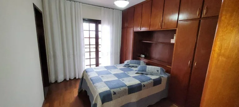 Imagem Sobrado 208 metros 3 Dormitorios sendo 3 Suites 2 Vagas de Garagens
