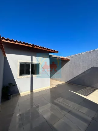 Imagem Casa à 150 metros da Praia do Gaivotas em Itanhaém, 02 dorms, 03 vagas, piscina, churrasqueira 379mil
