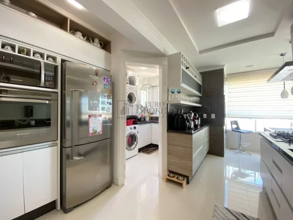 Imagem Apartamento com 3 dormitórios à venda no Centro de Balneário Camboriú/SC