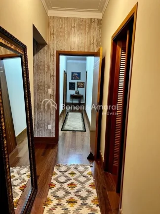 Imagem Casa térrea com 3 quartos (todos suítes, sendo a máster com closet), em terreno de 750 m² e 374 ...