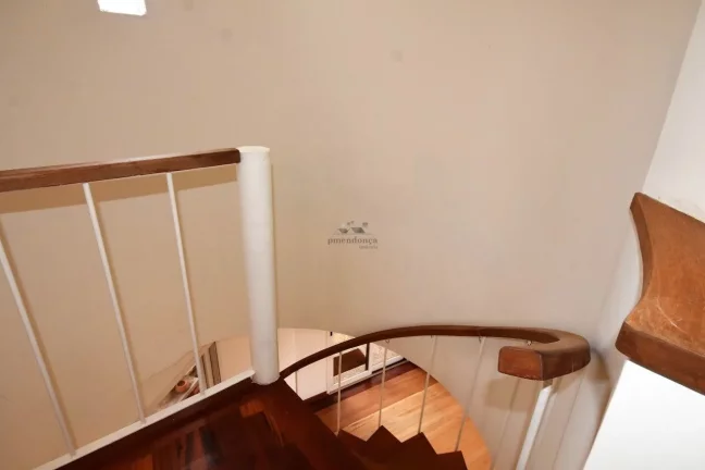 Imagem Cobertura à venda na Vila Madalena com 3 suítes e 3 vagas com piscina.