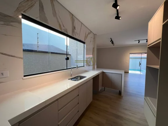 Imagem Casa térrea reformada a venda 300 metros da praia 3 suítes B. Oásis Peruíbe