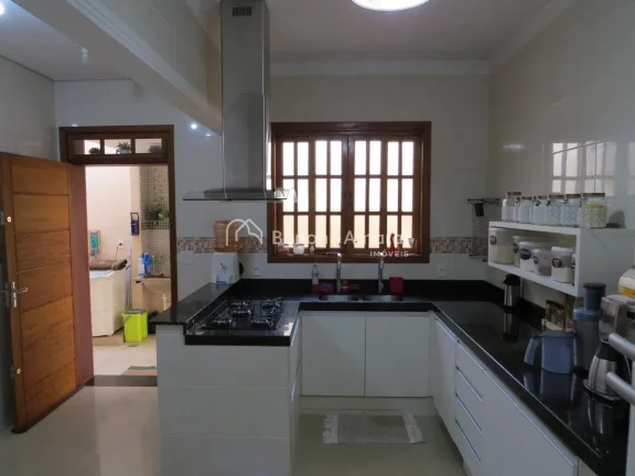Imagem Lindo Sobrado à Venda no Jardim Chapadão, Campinas/SP 

Essa belíssima casa combina sofisticaçã...