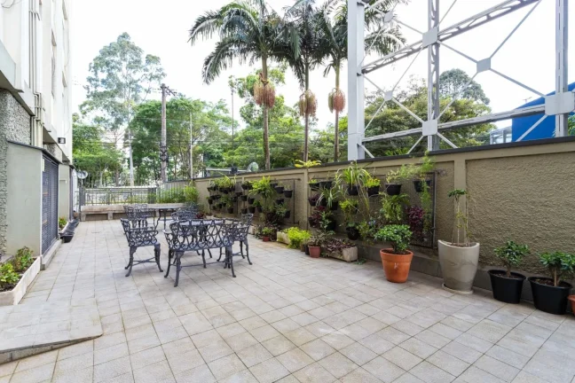Imagem Apartamento 57M² Reformado, 1Q, 1 Banheiro, 1 Vaga, Piscina, Churrasqueira, Academia, Piscina Aquecida, Salão de Festas e Jogos, Quadra, Playground.
